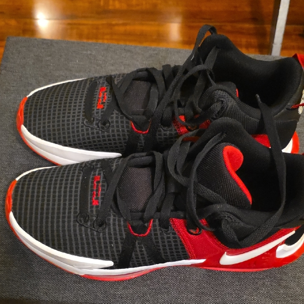 Lebron Witness VII  Black and Red Men's  Basketball Shoes. Mens Size 9. - Picture 7 of 11